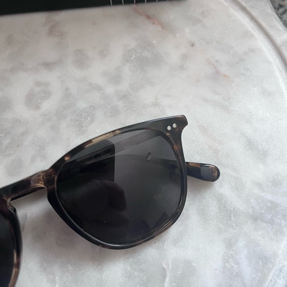 Diff Tortoise Shell Sunglasses With Black Case - image 4